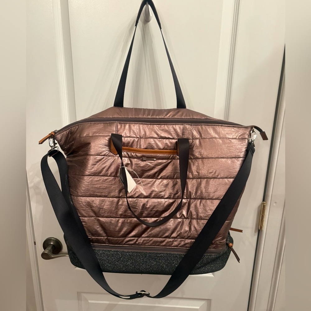 STELLA & DOT CRUSH IT TRAVEL BAG Weekender Duffle Bag ROSE GOLD Shoe Pocket